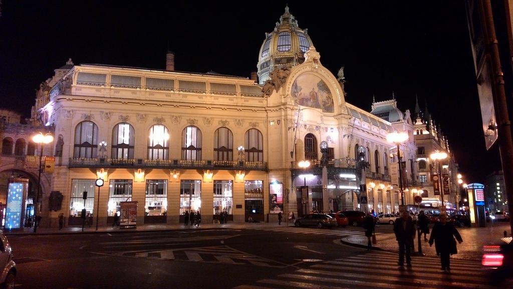 Charles IV Apartments Прага Номер фото