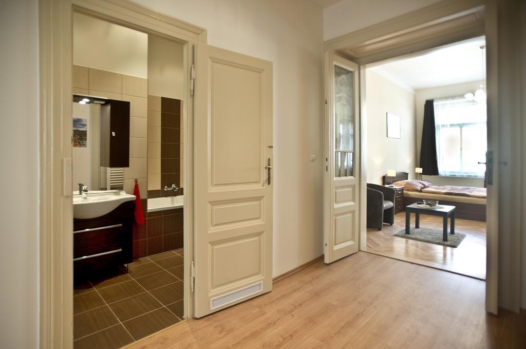 Charles IV Apartments Прага Екстер'єр фото